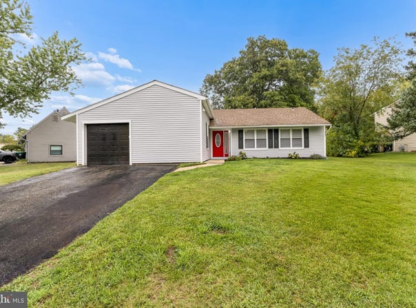 48 PERSHING Lane, SICKLERVILLE, NJ 08081