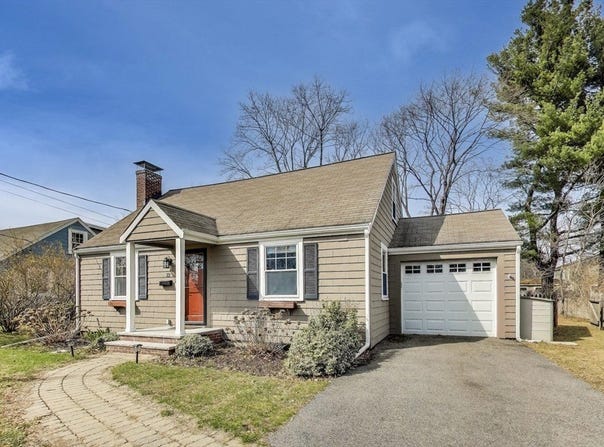 22 Irving St, Reading, MA 01867