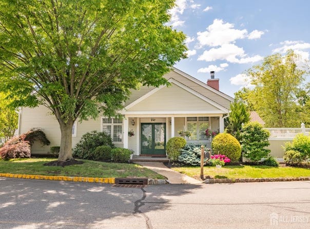 21 Rutland Lane, Monroe, NJ 08831