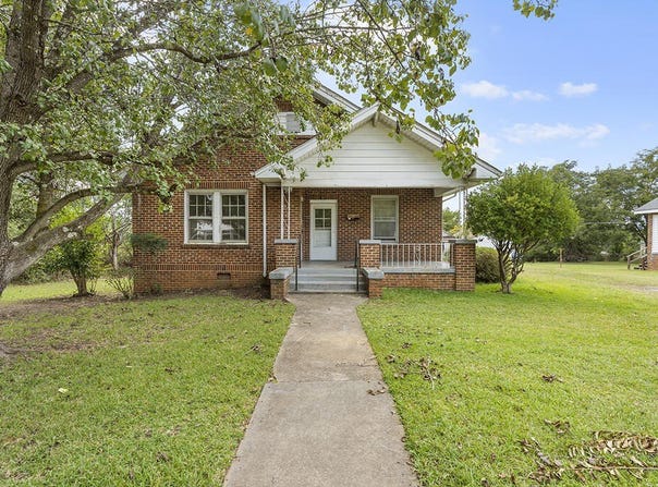 92 Fourth St, Greenwood, SC 29646