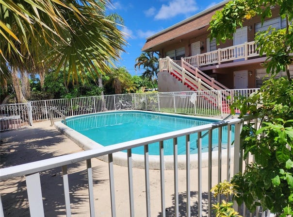 241 SE 9th Ave, Pompano Beach, FL 33060