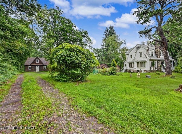 239 Meadowside Road, Mount Pocono, PA 18344