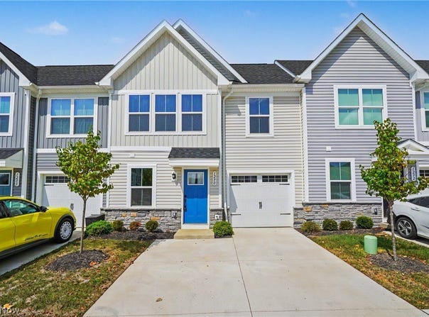 1290 Divot Circle, Akron, OH 44313