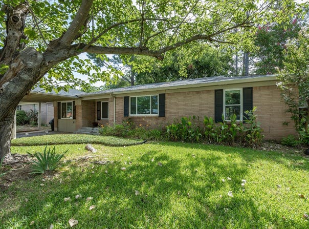 828 Billie Ruth Lane, Hurst, TX 76053