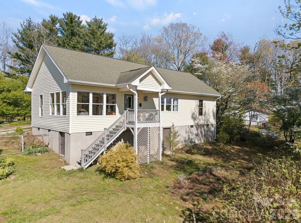 367 Crescent Street, Saluda, NC 28773