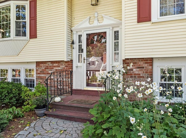 27 Third St, Maynard, MA 01754