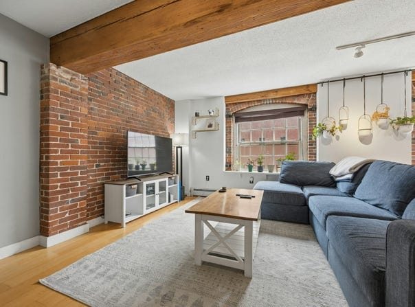 240 Jackson St, Lowell, MA 01852