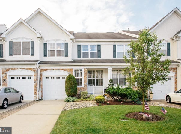 55 WEAVER Drive, MARLTON, NJ 08053