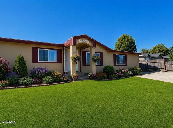 6104 Crestfields Rd, Yakima, WA 98903
