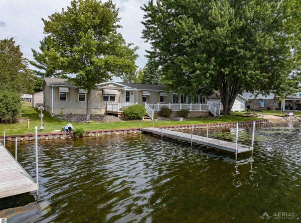 2000 Seneca Trail, West Branch, MI 48661