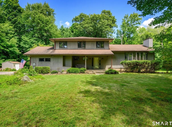 9 Deacon Abbott Lane S, Redding, CT 06896