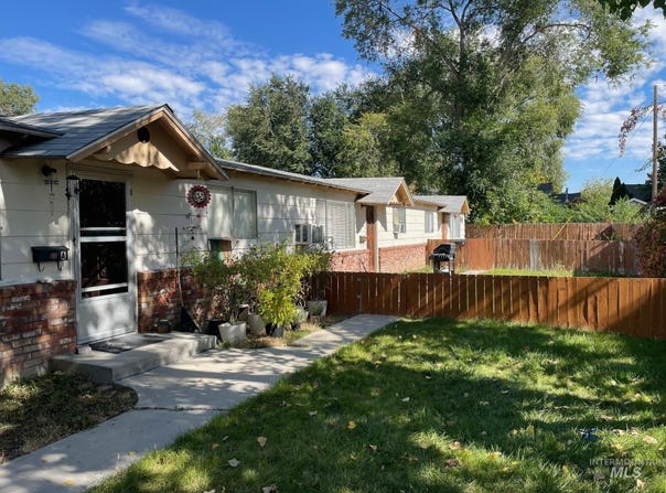 918 NW 4th St, Meridian, ID 83646