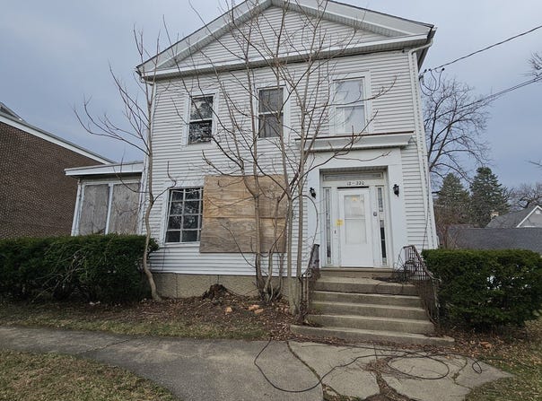 212 S Tryon Street, Woodstock, IL 60098