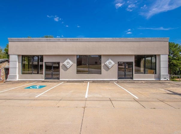 226 S . East St, Benton, AR 72015
