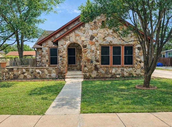 206 E Sandstone, Llano, TX 78643
