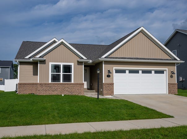 712 Cates Drive, Mahomet, IL 61853