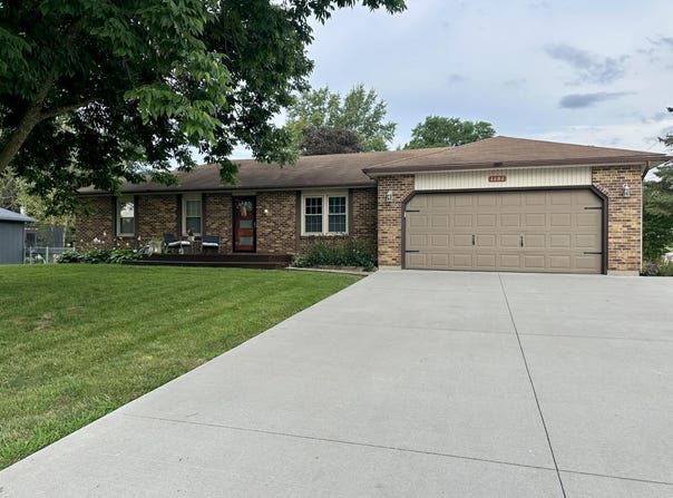 1101 ANN Dr, Marshall, MO 65340