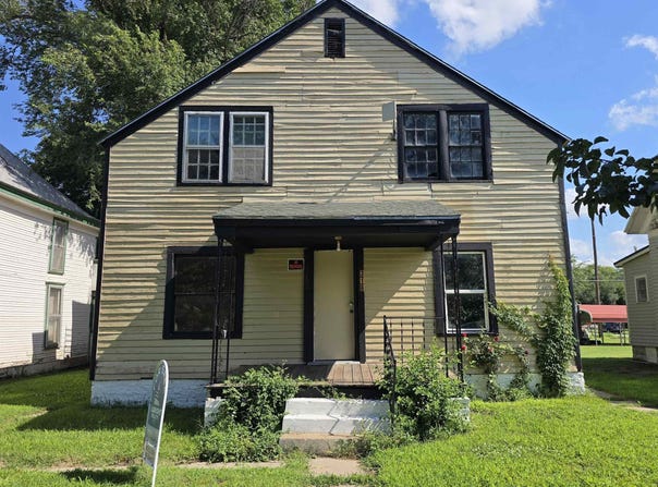 318 E 7th Ave, Winfield, KS 67156