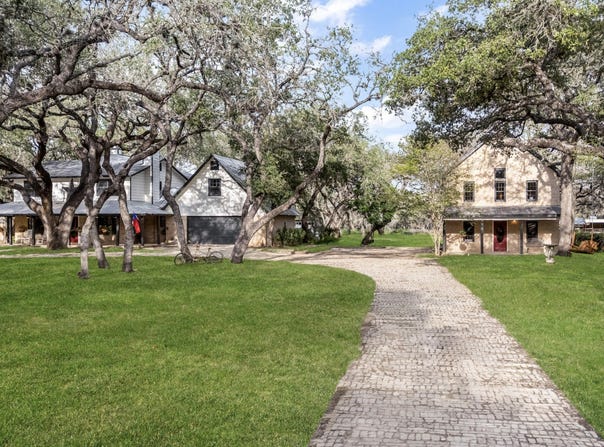 114 MASSAD DR, Pleasanton, TX 78064