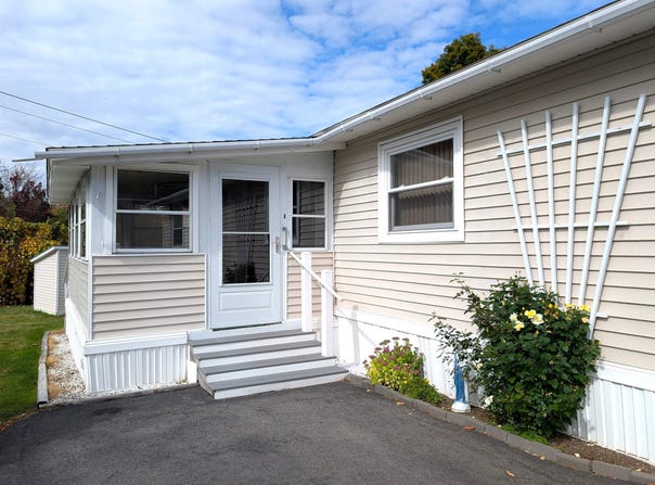 40 Hampton Road, Exeter, NH 03833