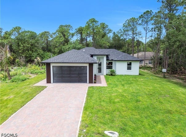 2005 Robert Avenue, Alva, FL 33920