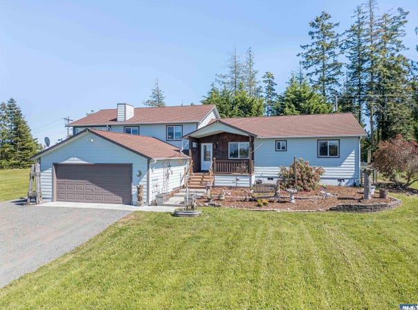80 Sunshine Plaza, Sequim, WA 98382