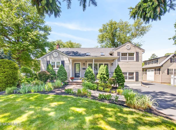 21 Karyn Terrace E, Middletown, NJ 07748