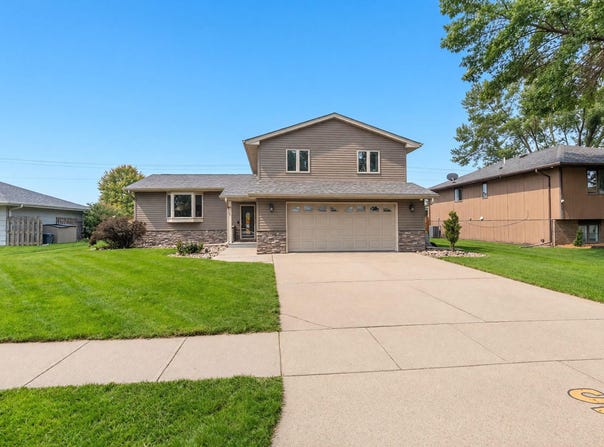 139 Golden Drive, Sergeant Bluff, IA 51054