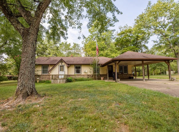 1043 S Aid Avenue, West Plains, MO 65775