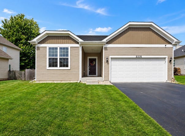 2231 Lundquist Drive, Aurora, IL 60503