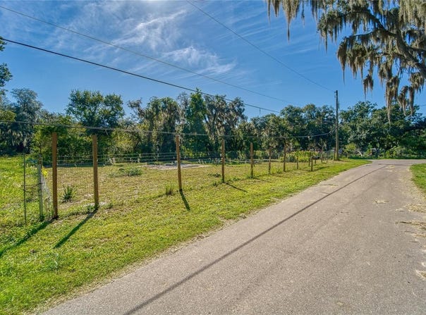 3533 JORDAN Road, DOVER, FL 33527