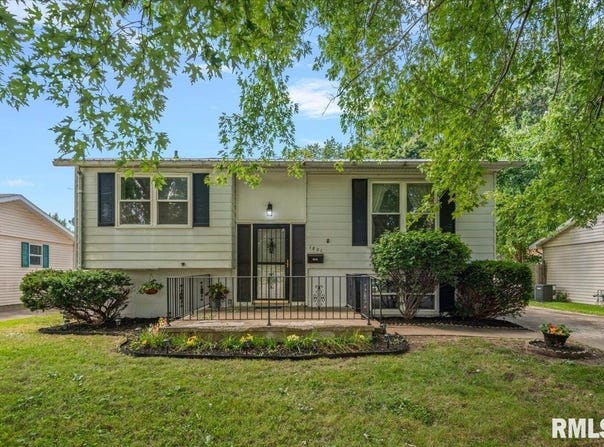 1821 Denton Drive, Springfield, IL 62702