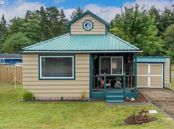 26202 R St, OceanPark, WA 98640
