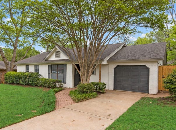 907 Melanie Lane, Keene, TX 76059