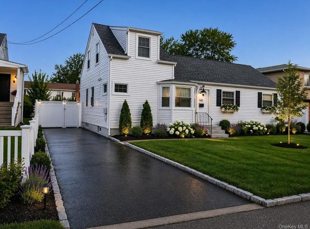 10 Mckinley, Lindenhurst, NY 11757