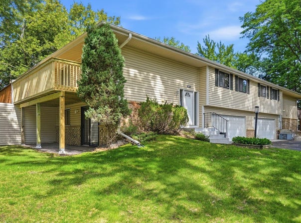 1273 Timbershore Lane, Eagan, MN 55123