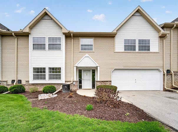 390 Dustin Dr, Brookfield, WI 53045
