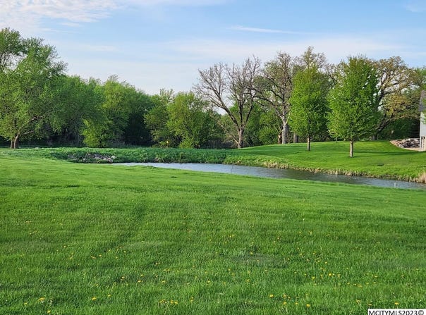 402 Brickyard Rd, SHEFFIELD, IA 50475