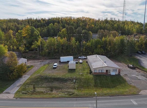 83 Outer Dr, Silver Bay, MN 55614