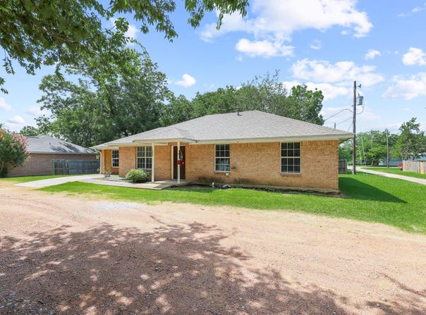 207 W South Street, Whitesboro, TX 76273