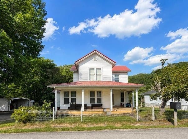 192 N Buckingham Avenue, West Van Lear, KY 41268