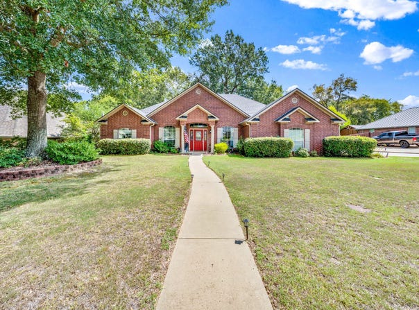 3808 Clarkway Place, Longview, TX 75605