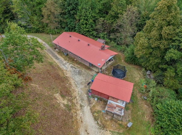 79 Blueberry Hill Rd, Campton, KY 41301
