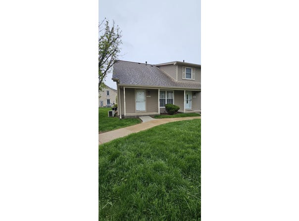 20016 Village Green Court, Brownstown, MI 48183