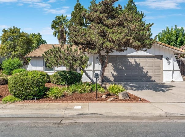 94 N Baron, Clovis, CA 93612
