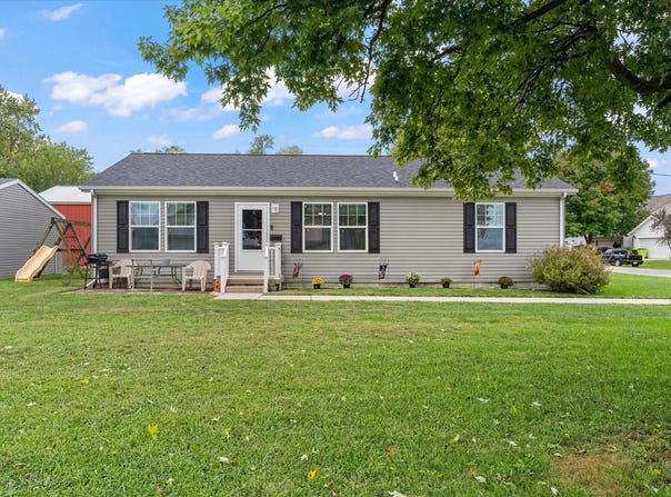 911 E Short Street, Tuscola, IL 61953