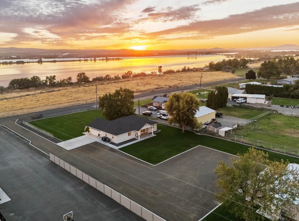 2467 Hanson Loop, Burbank, WA 99323
