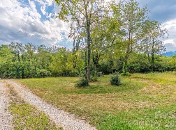 16 Arda Drive, Candler, NC 28715