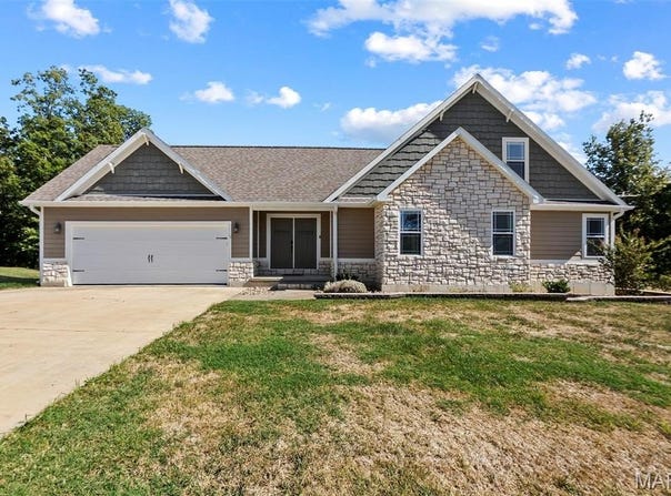 40 Ridgeway Drive, Benton, MO 63736