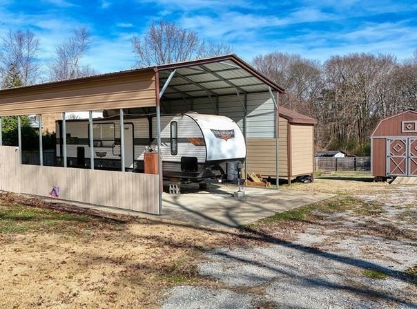 202 Eva Beach Dr., EVA, TN 38333